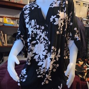 Torrid Harper Black, Pink, White Floral Blouse